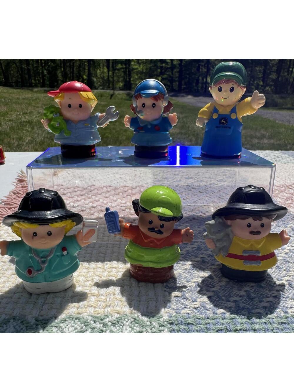 2000-2002 dated Fisher-Price Little People Figures Set of 6 #203